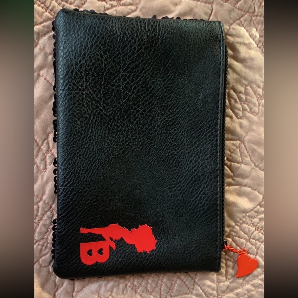Betty Boop zip hand bag